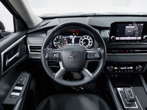 Used 2022 Mitsubishi Outlander ES image 28