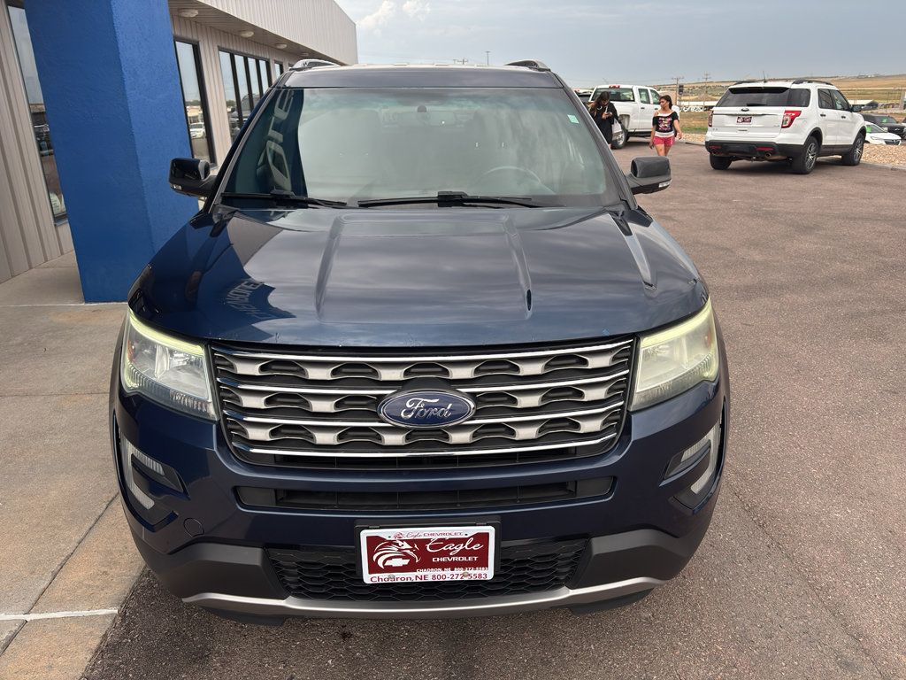 Used 2016 Ford Explorer XLT w/ Equipment Group 201A AWD/4WD image 3