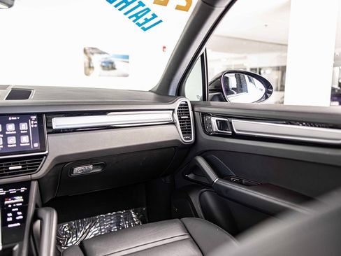 Used 2022 Porsche Cayenne S Platinum image 40