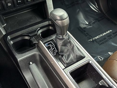 Used 2016 Toyota Tacoma Limited image 21