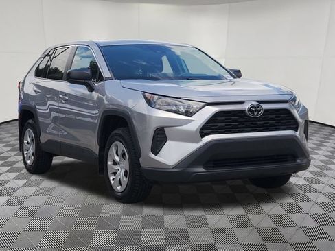 Used 2022 Toyota RAV4 LE FWD image 3