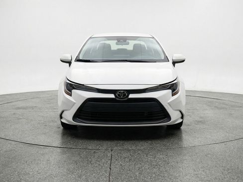 Used 2025 Toyota Corolla LE FWD image 2