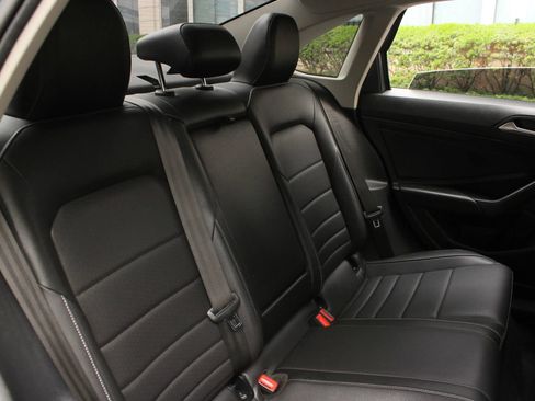 Used 2021 Volkswagen Jetta R-Line FWD image 23