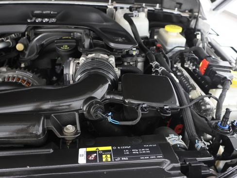 Used 2019 Jeep Wrangler Unlimited Sahara AWD/4WD image 15