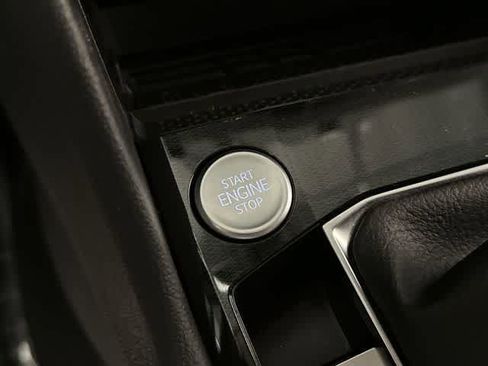 New 2026 Volkswagen Taos SE image 11