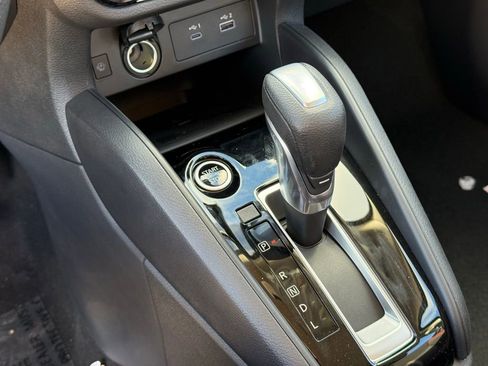 New 2025 Nissan Versa SR w/ Trunk Package image 12