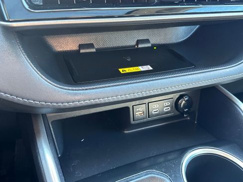 Used 2023 Toyota Highlander XLE image 28