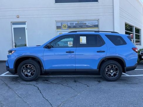 Used 2023 Honda Pilot TrailSport image 2