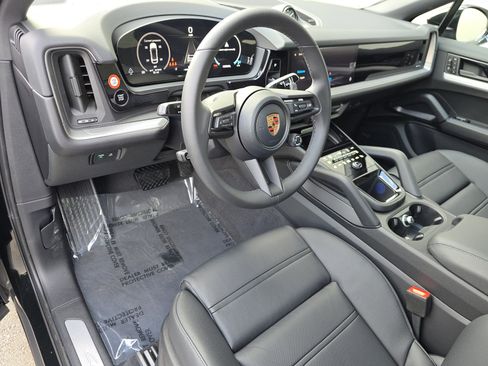 New 2026 Porsche Cayenne Coupe image 4