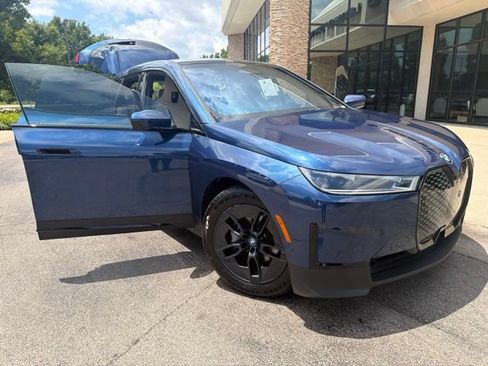Used 2023 BMW iX xDrive50 w/ Premium Package AWD/4WD image 9