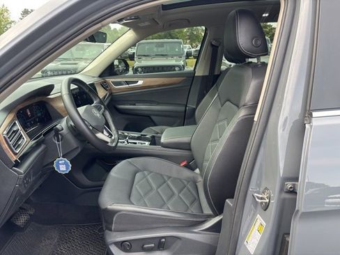 Used 2025 Volkswagen Atlas SE w/ Panoramic Sunroof Package image 26