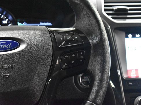 Used 2018 Ford Explorer XLT w/ Equipment Group 202A AWD/4WD image 10