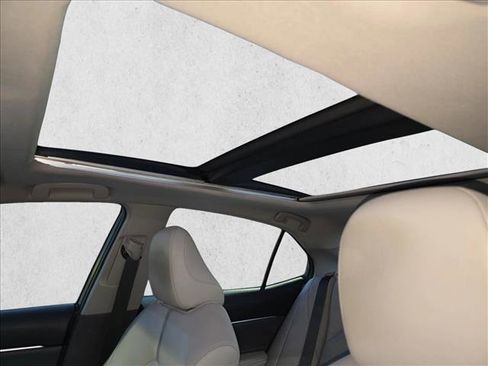 Used 2018 Toyota Camry XSE image 29