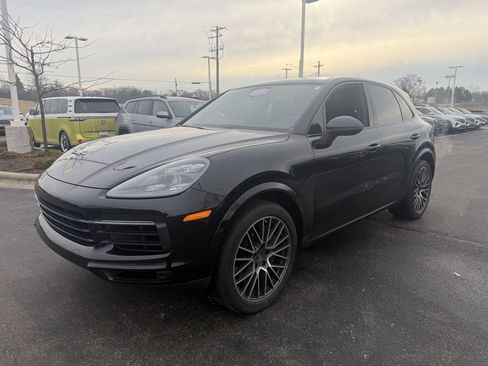 Used 2021 Porsche Cayenne image 2