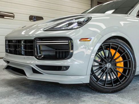 Used 2021 Porsche Cayenne Turbo image 18