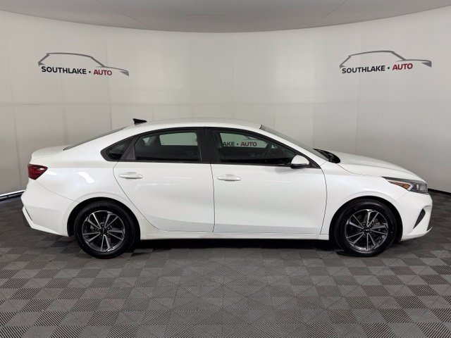 Used 2022 Kia Forte LXS w/ LXS Technology Package FWD image 8