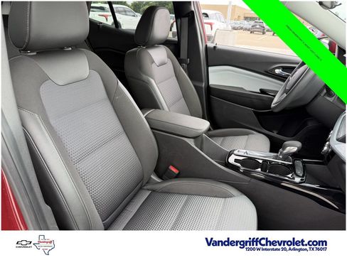 Certified 2025 Chevrolet Trax LT FWD image 27