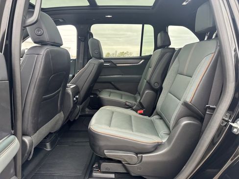 Used 2025 GMC Acadia AT4 w/ Super Cruise Package image 15