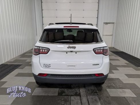 Used 2022 Jeep Compass Latitude w/ Sun and Sound Group AWD/4WD image 3