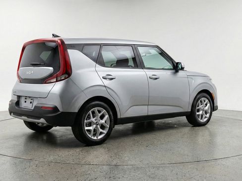 Used 2025 Kia Soul LX w/ LX Technology Package FWD image 9