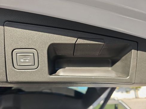 Used 2025 Cadillac XT5 Sportv w/ Technology Package image 13