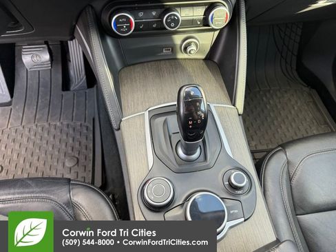 Used 2018 Alfa Romeo Stelvio Ti image 28