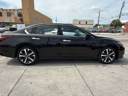 Used 2017 Nissan Altima 3.5 SR FWD image 15