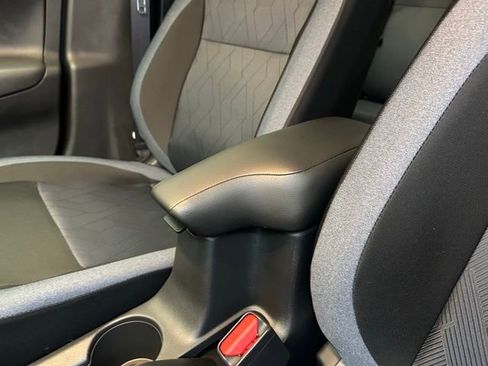 New 2025 Nissan Versa SV w/ Trunk Package FWD image 31