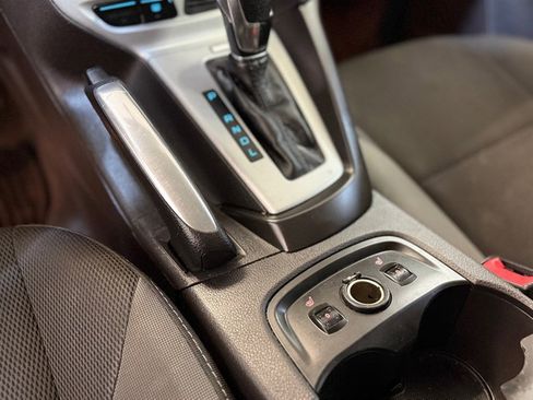 Used 2014 Ford Focus SE w/ SE Winter Package FWD image 16