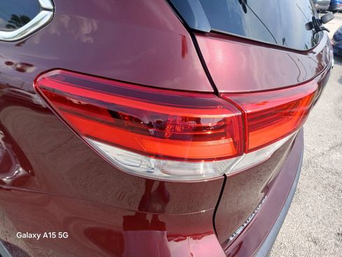 Used 2018 Toyota Highlander XLE FWD image 13
