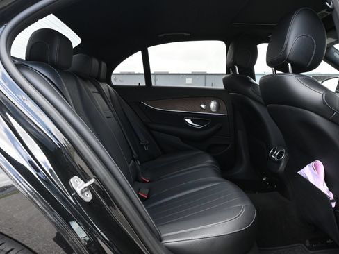 Used 2017 Mercedes-Benz E 300 image 21