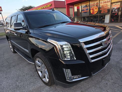 Used 2019 Cadillac Escalade ESV Luxury image 1