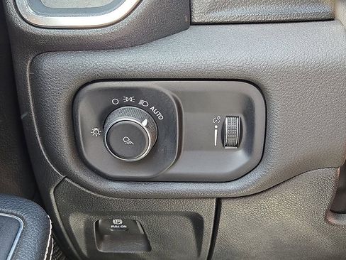 Used 2024 RAM 1500 Laramie AWD/4WD image 25