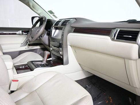 Used 2014 Lexus GX 460 w/ Premium Package AWD/4WD image 15