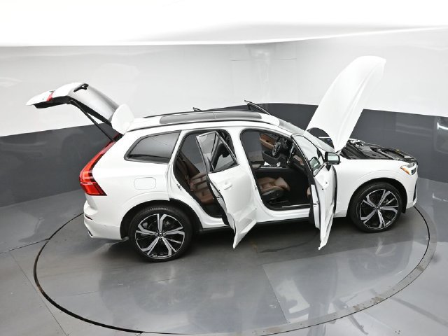 Used 2024 Volvo XC60 B5 Ultimate w/ Protection Package Premier AWD/4WD image 49