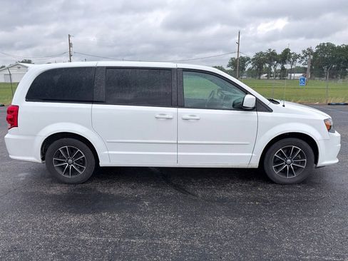Used 2017 Dodge Grand Caravan SE FWD image 10