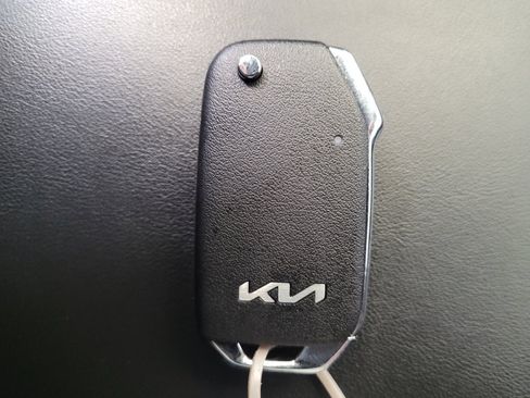 Used 2023 Kia Sorento LX FWD image 32