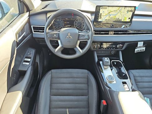 New 2026 Mitsubishi Outlander SE image 7