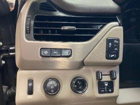 Used 2017 GMC Yukon Denali w/ Open Road Package AWD/4WD image 15