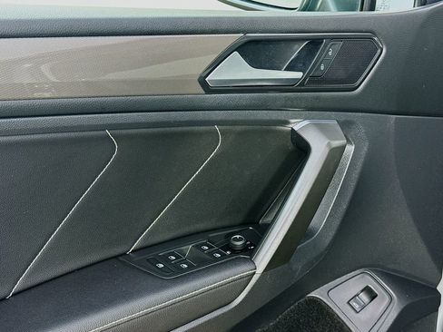 Used 2022 Volkswagen Tiguan SE w/ Panoramic Sunroof Package image 20