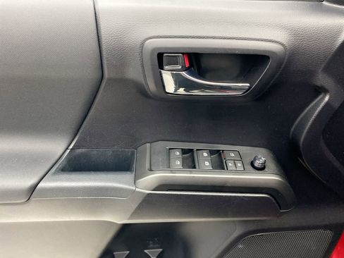 Used 2020 Toyota Tacoma TRD Sport w/ Technology Package AWD/4WD image 12