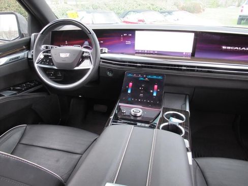 Certified 2025 Cadillac Escalade Premium Luxury w/ LPO, Radiant Package AWD/4WD image 13