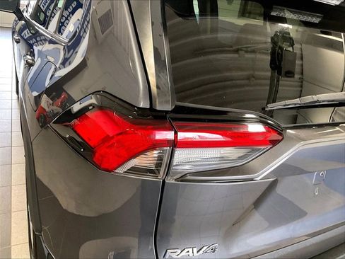Used 2019 Toyota RAV4 LE w/ All Weather Liner Package AWD/4WD image 32