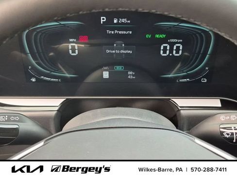 Certified 2025 Kia Niro EX w/ EX Cold Weather Package FWD image 17