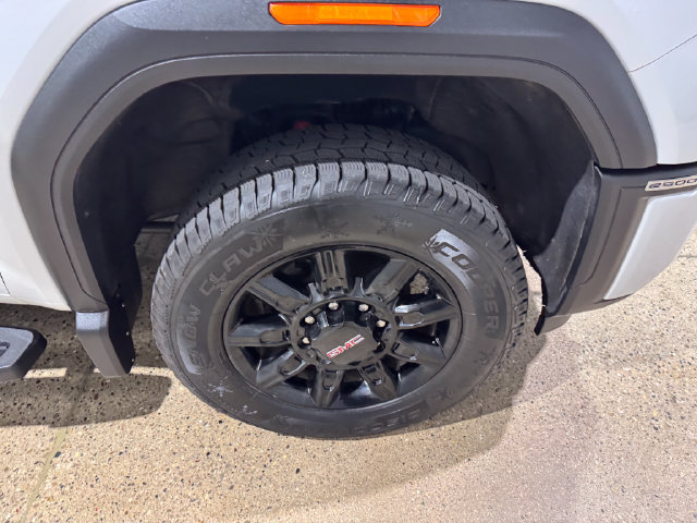 Used 2024 GMC Sierra 2500 AT4 w/ Technology Package AWD/4WD image 32