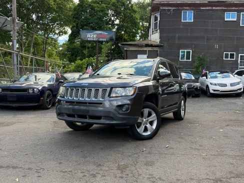 Used 2014 Jeep Compass Latitude AWD/4WD image 2
