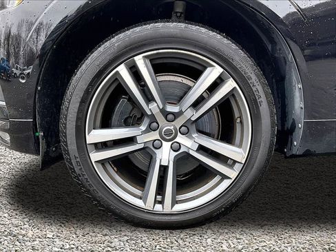 Used 2018 Volvo XC60 T6 Momentum w/ Convenience Package image 8