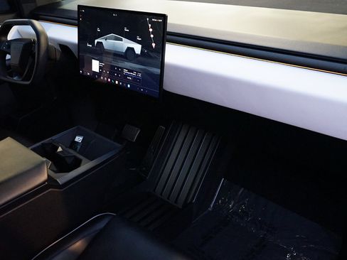 Used 2024 Tesla Cybertruck AWD Crew Cab image 12