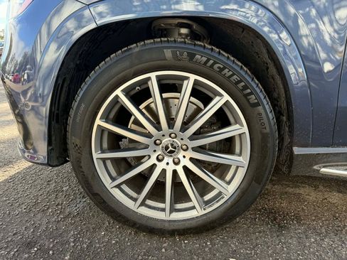 Used 2024 Mercedes-Benz GLS 580 4MATIC image 9