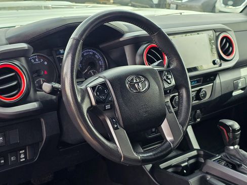 Used 2021 Toyota Tacoma TRD Sport w/ Technology Package image 18
